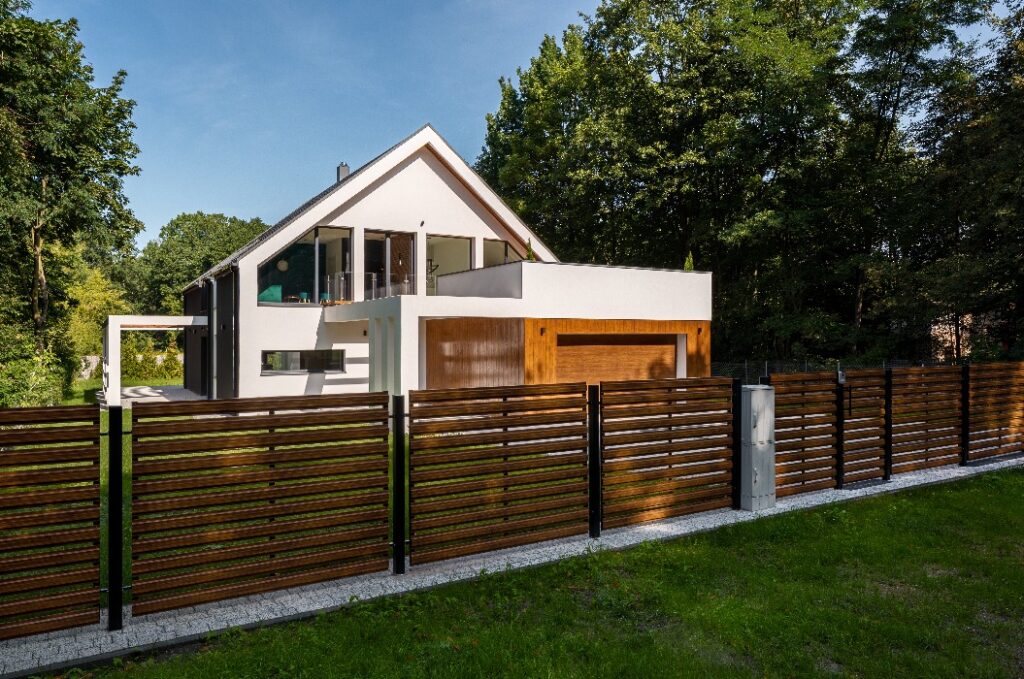 Spacious house with garage